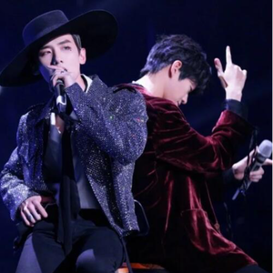 双腿岔开不许穿着内裤打屁屁视频
